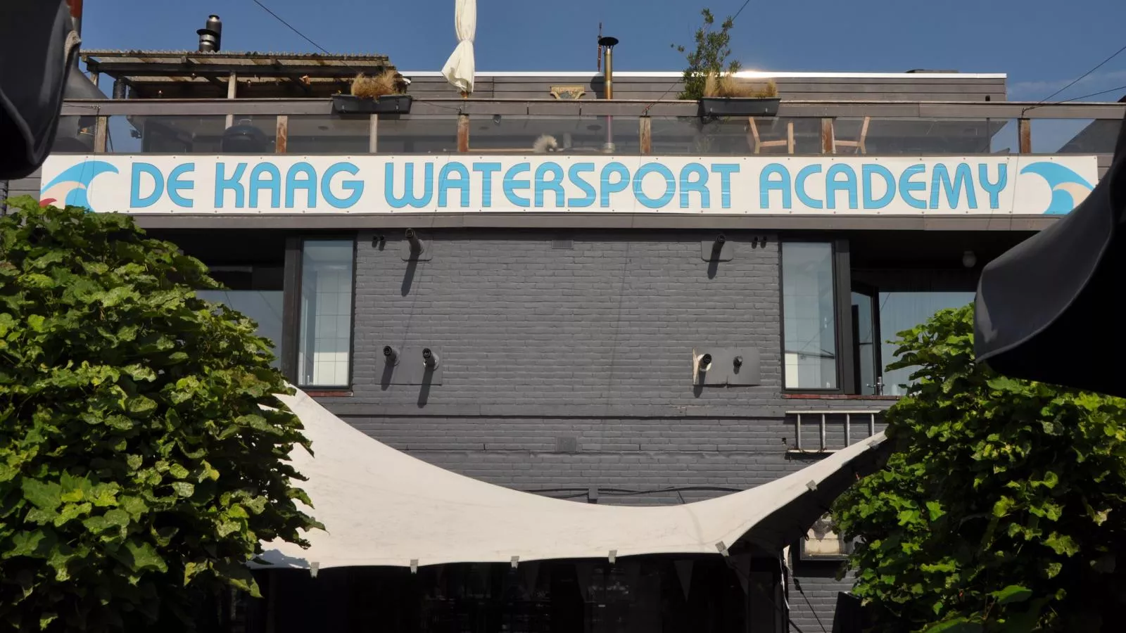 De Kaag Watersport Groepsaccommodatie - 80 pers-Buitenkant zomer