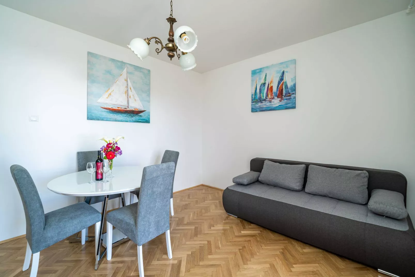 Apartment Debos - One-Bedroom Apartment with Balcony and Sea View-Woonkamer