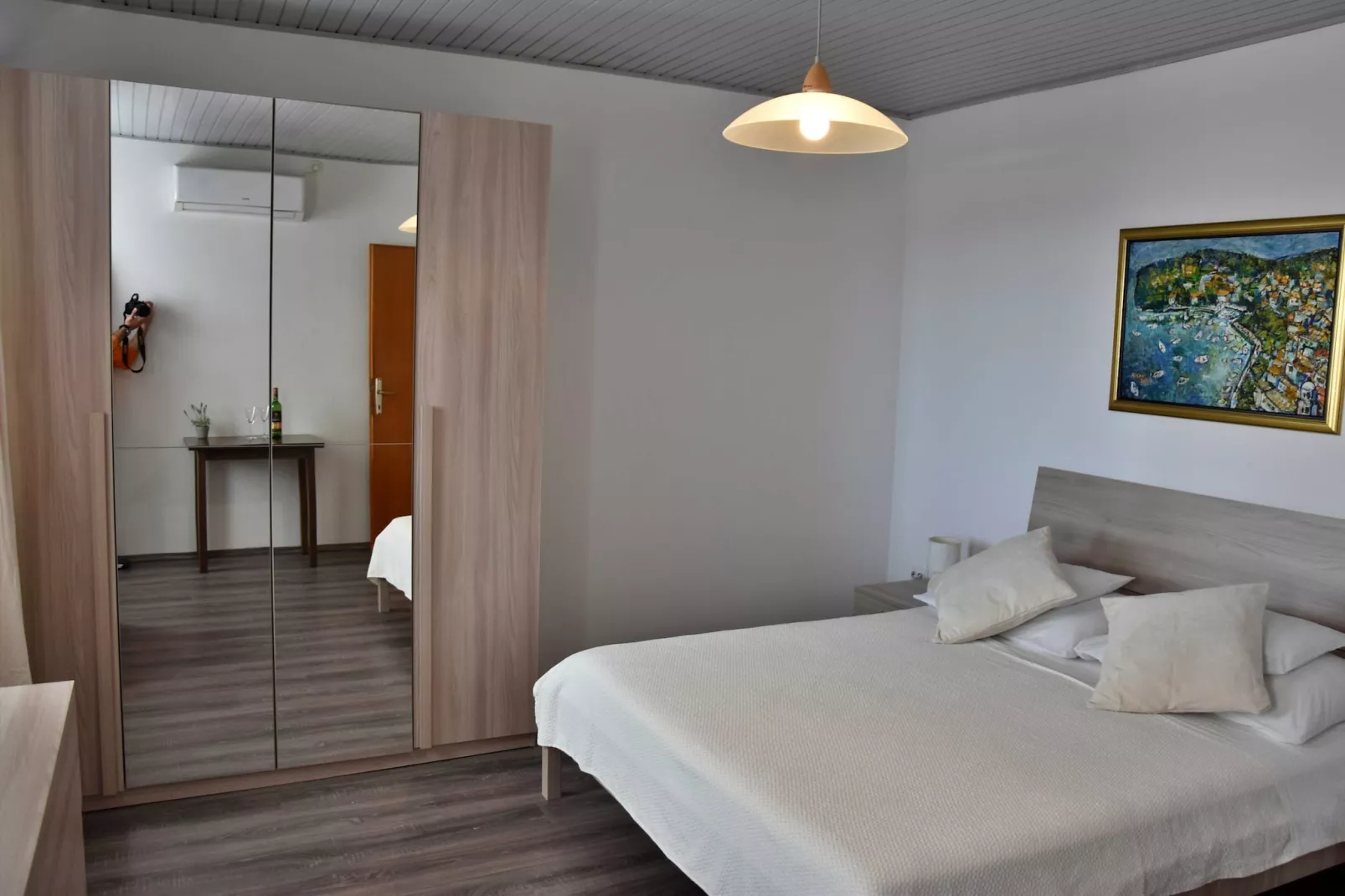 Apartments Aurelia - Double Room with Balcony and Sea View-Slaapkamer