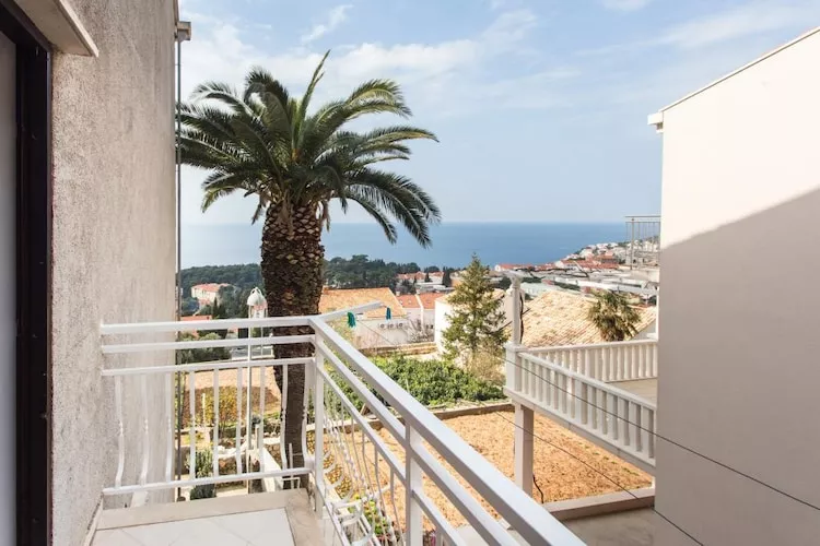 Guest House Old Town View-Three-Bedroom Apartment with Balcony and Sea View (Amazing)