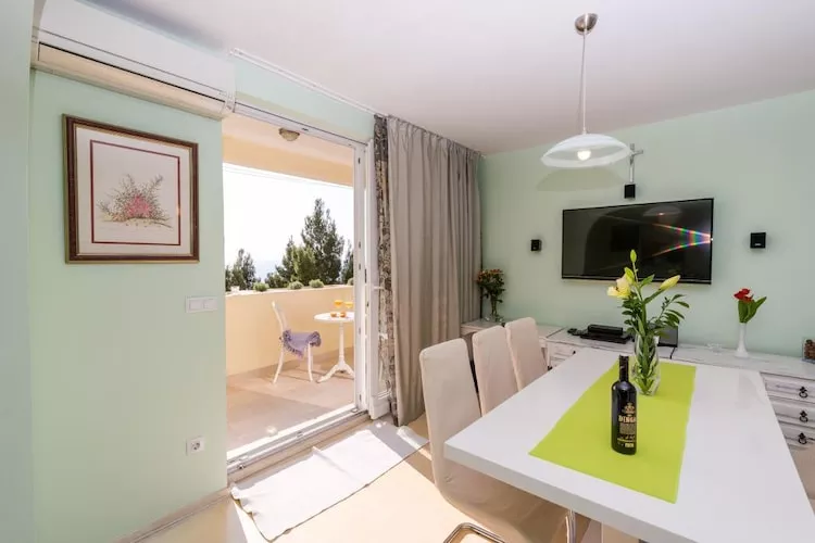 Stella Maris- One Bedroom Apartment with Balcony and Sea View-Eetkamer