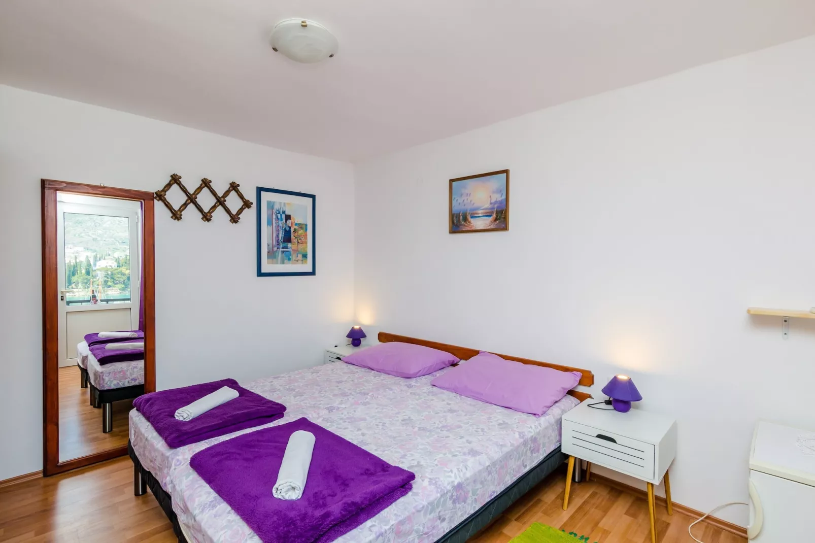 Apartments & Rooms Mihajica- Double or Twin Room with Balcony and Sea View-Slaapkamer