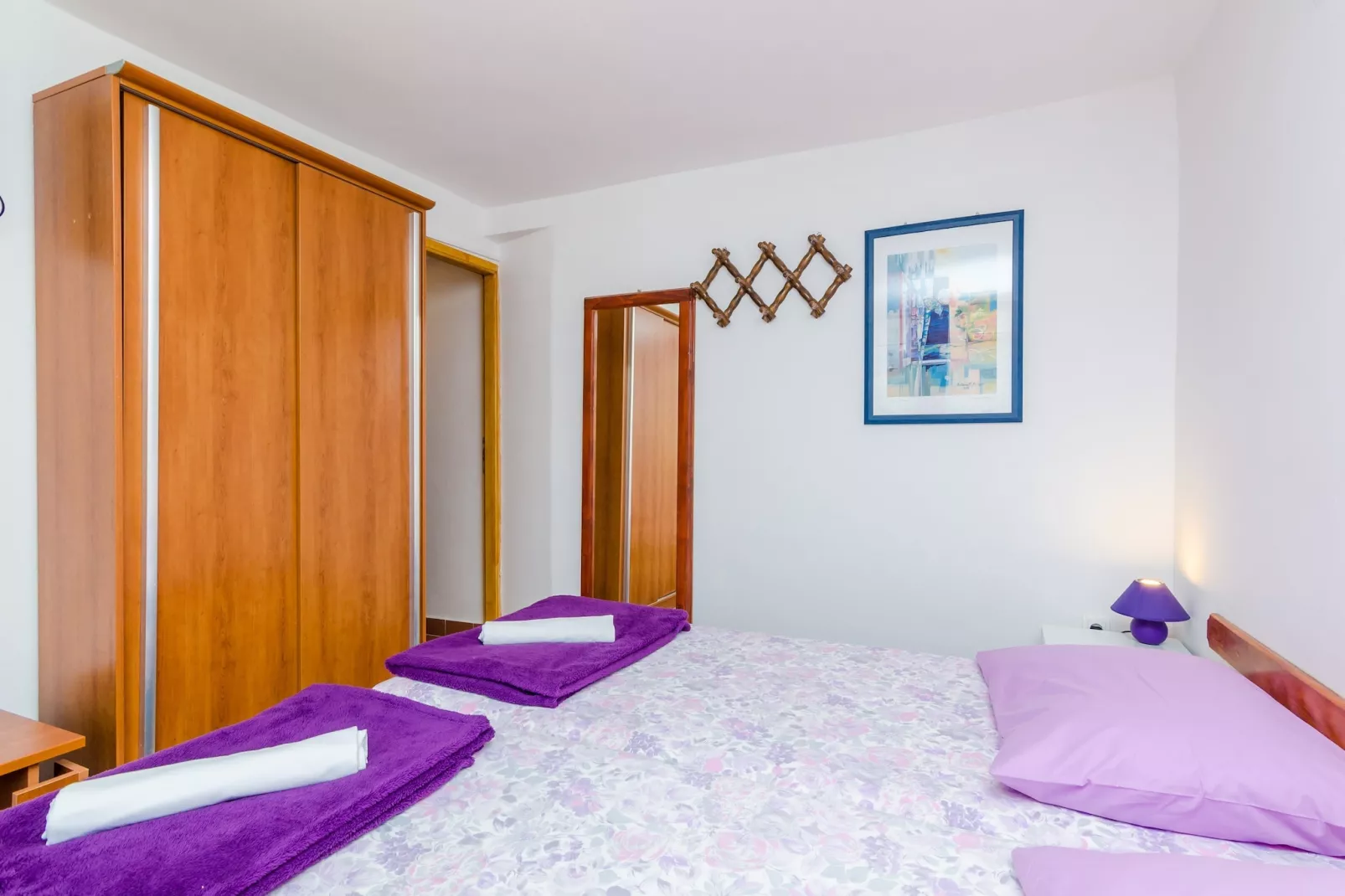 Apartments & Rooms Mihajica- Double or Twin Room with Balcony and Sea View-Slaapkamer