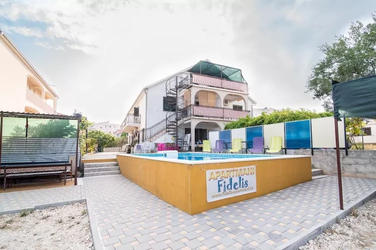 Apartments Fidelis - One Bedroom Apartment with Terrace and Garden View(1)-Zwembad