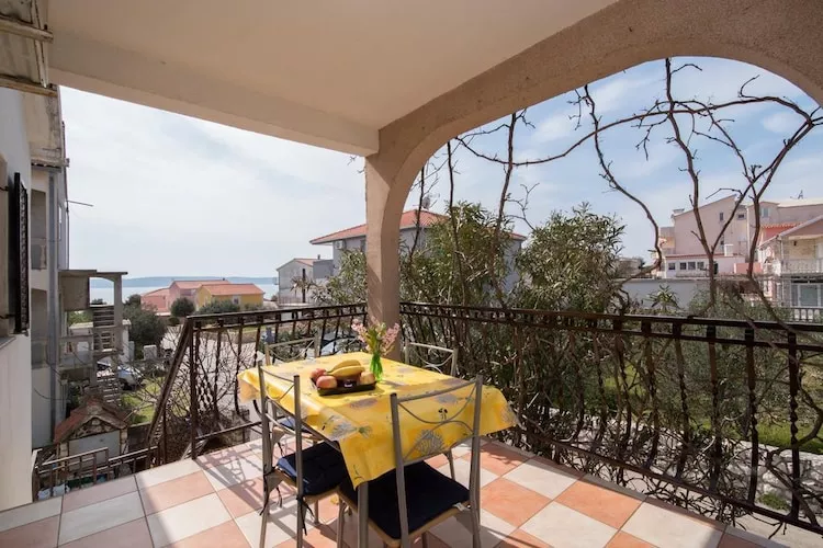 Apartments Fidelis - One Bedroom Apartment with Terrace and Garden View(1)-Terras