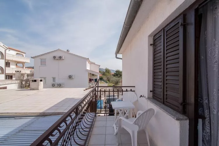 Apartments Fidelis - One Bedroom Apartment with Terrace and Garden View(1)-Terras