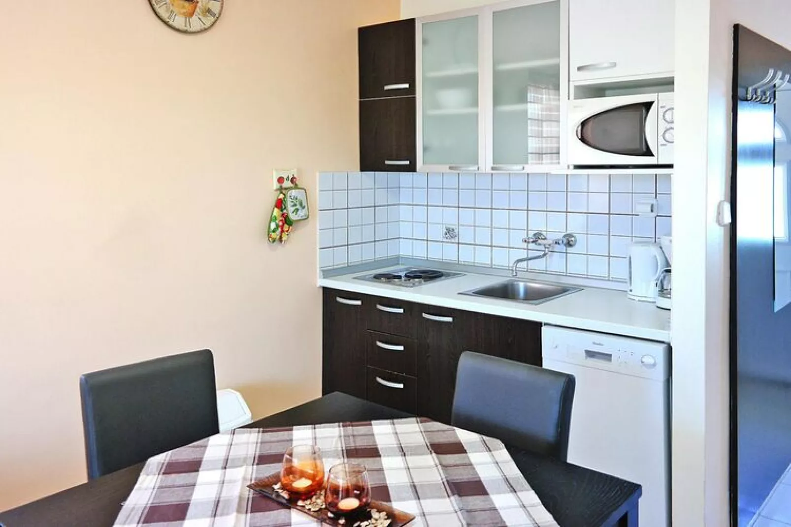 Apartments Lug Privlaka A4 plus1 ca 40 qm  with 5 persons-Keuken