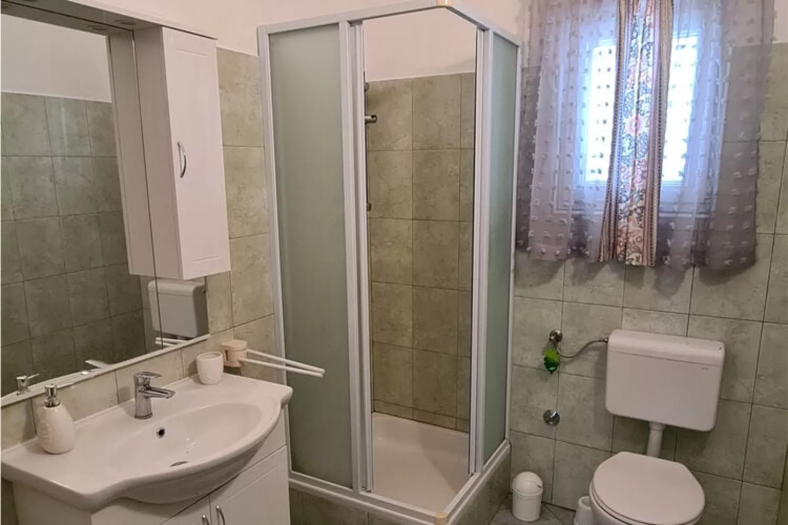 A6 - Apartments Ljilja PrivlakaA6 ca 60 qm bei Belegung mit 1-4 Pers-Badkamer