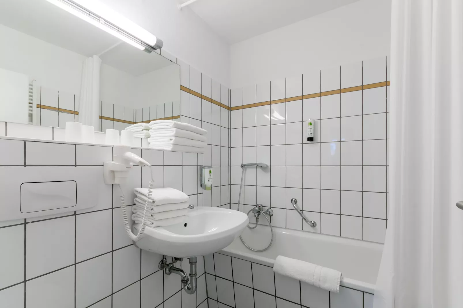 Economy Twin-Apartment-2024 2E1K-Badkamer