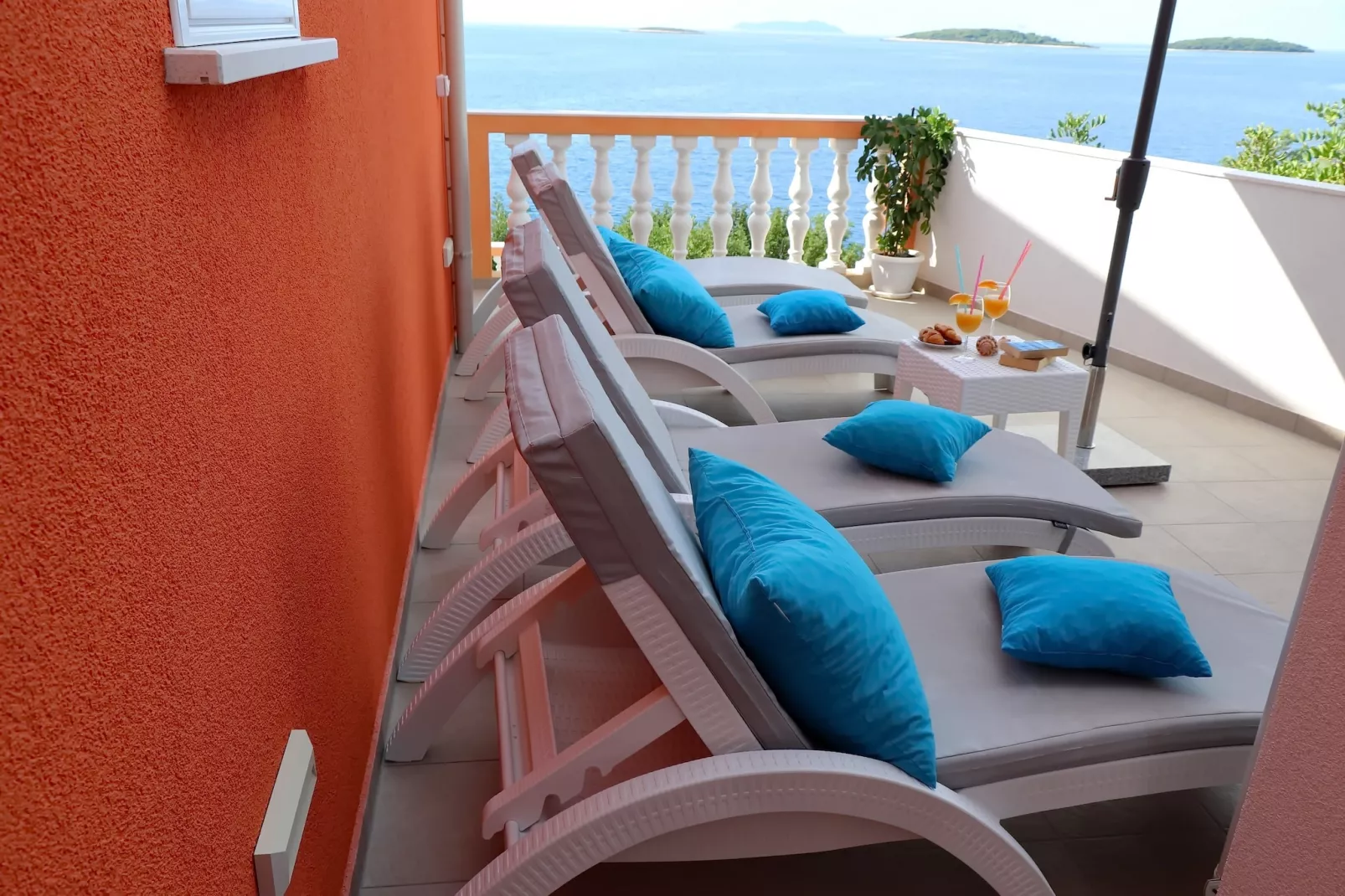 Holiday Home Adriatic View-Three Bedroom Apartment with Terrace and Sea View-Terras