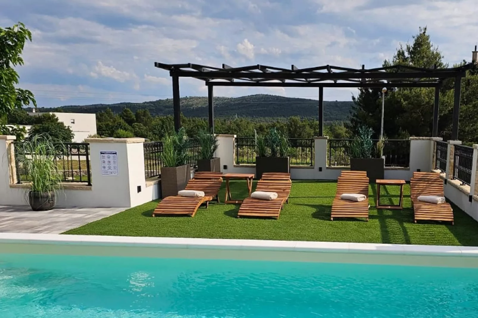 Whitestone Villa  - Three Bedroom Villa with Swimming pool-Buitenlucht