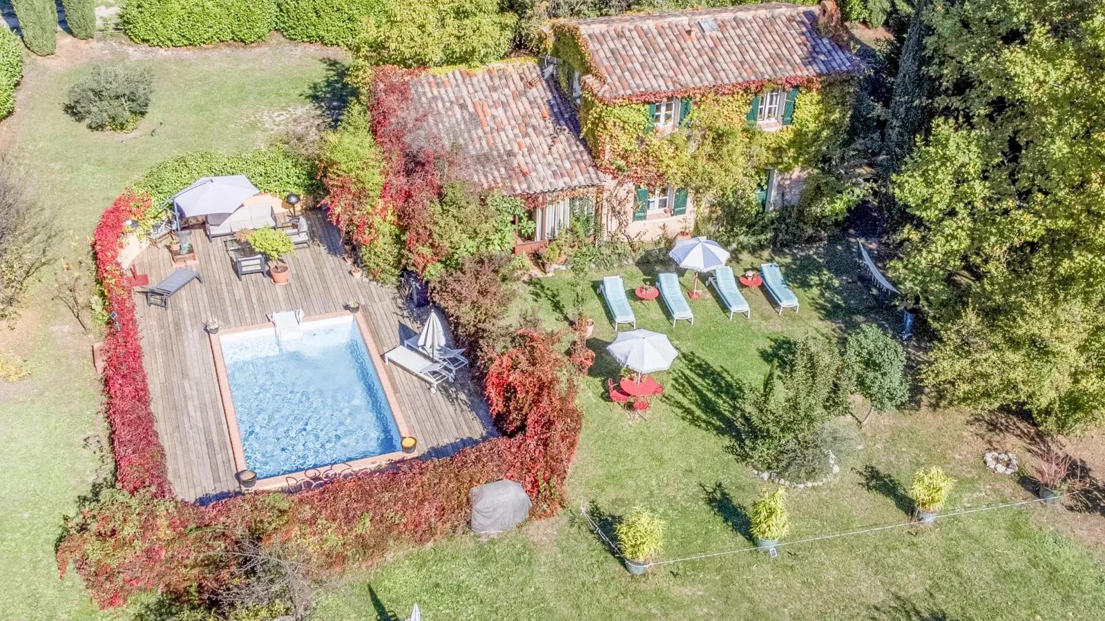 La petite maison de la ferme rose-Buitenkant zomer