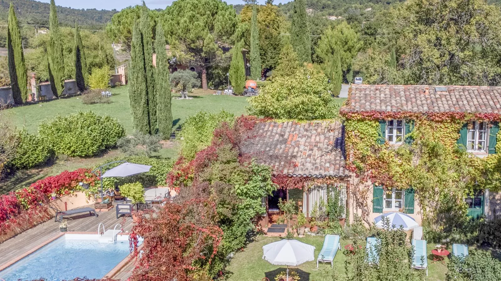 La petite maison de la ferme rose-Buitenkant zomer