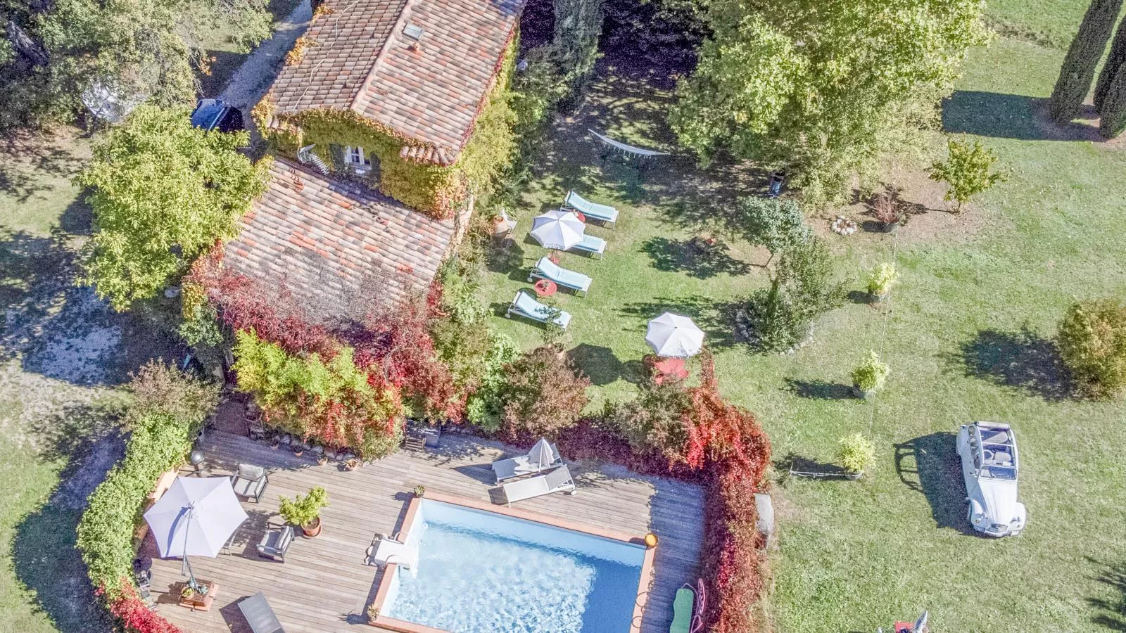 La petite maison de la ferme rose-Buitenkant zomer