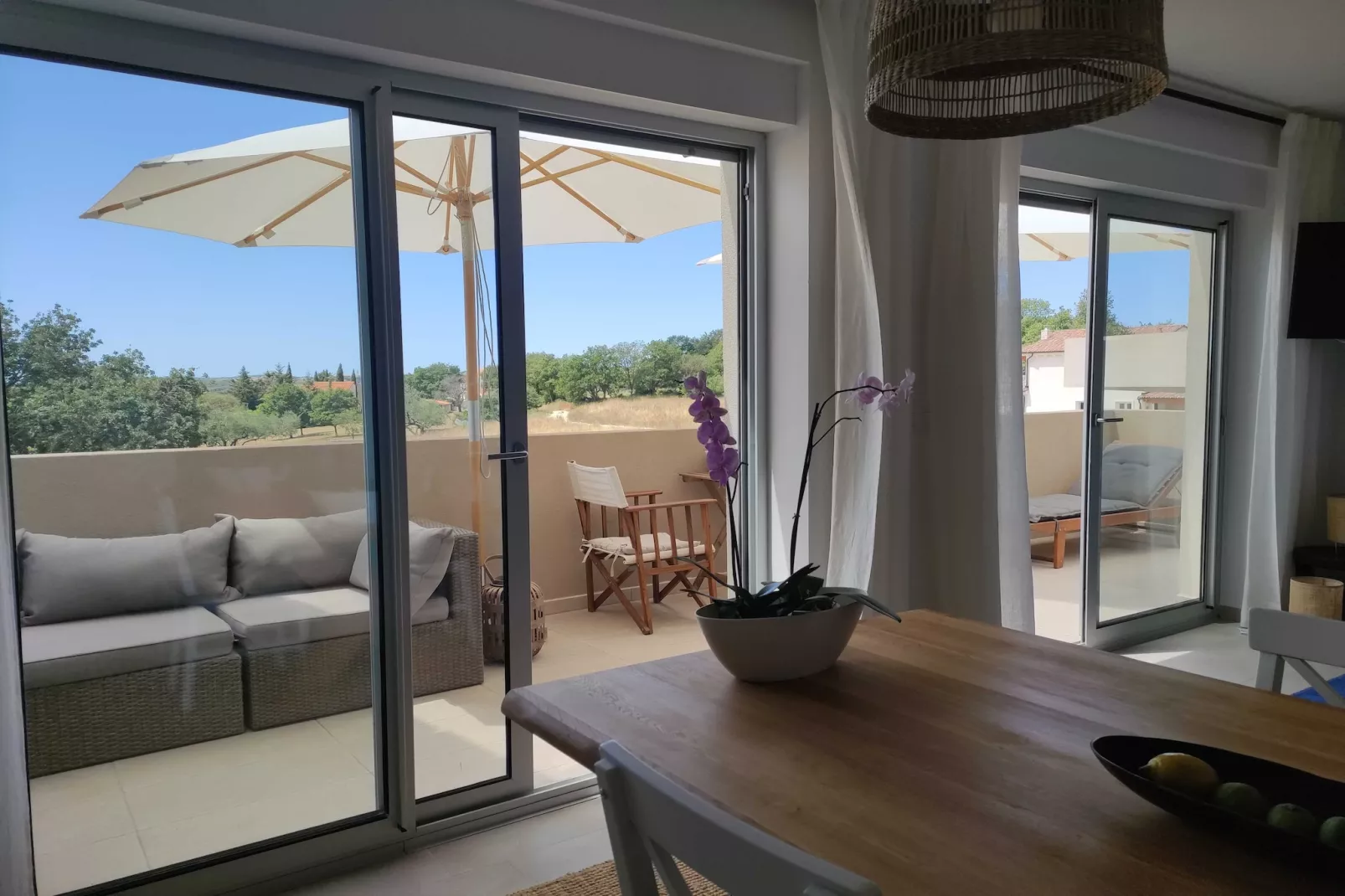 SALT Apartment - One Bedroom Apartment with Terrace and Sea View-Woonkamer