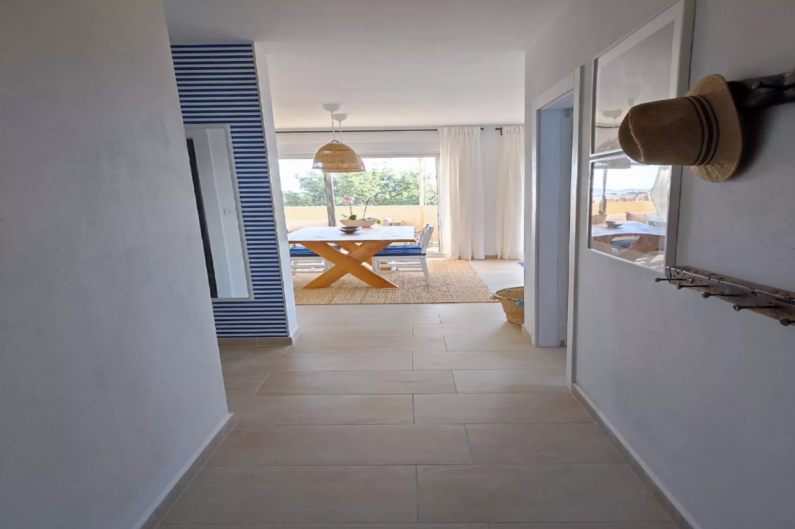 SALT Apartment - One Bedroom Apartment with Terrace and Sea View-Woonkamer