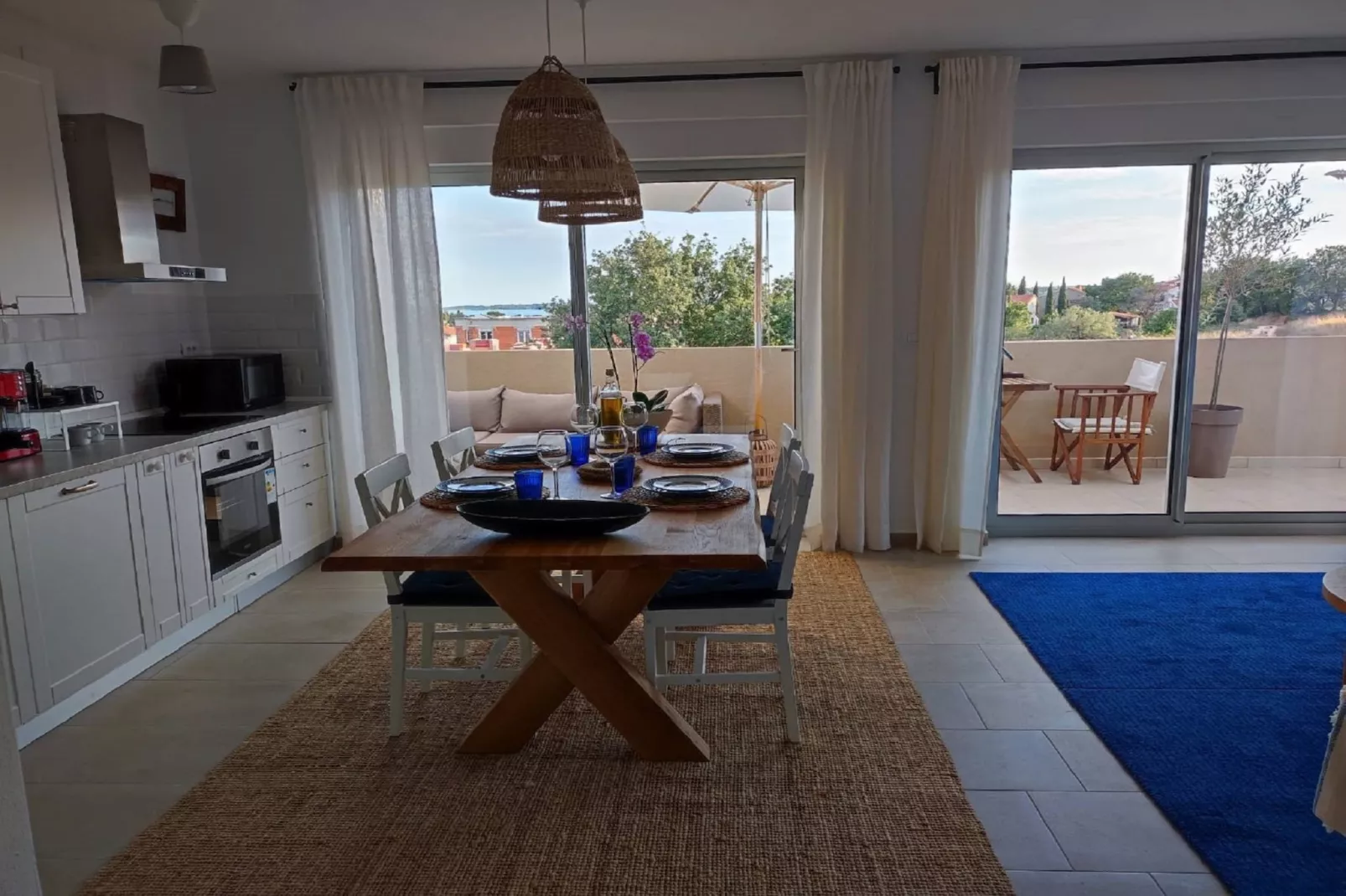 SALT Apartment - One Bedroom Apartment with Terrace and Sea View-Woonkamer