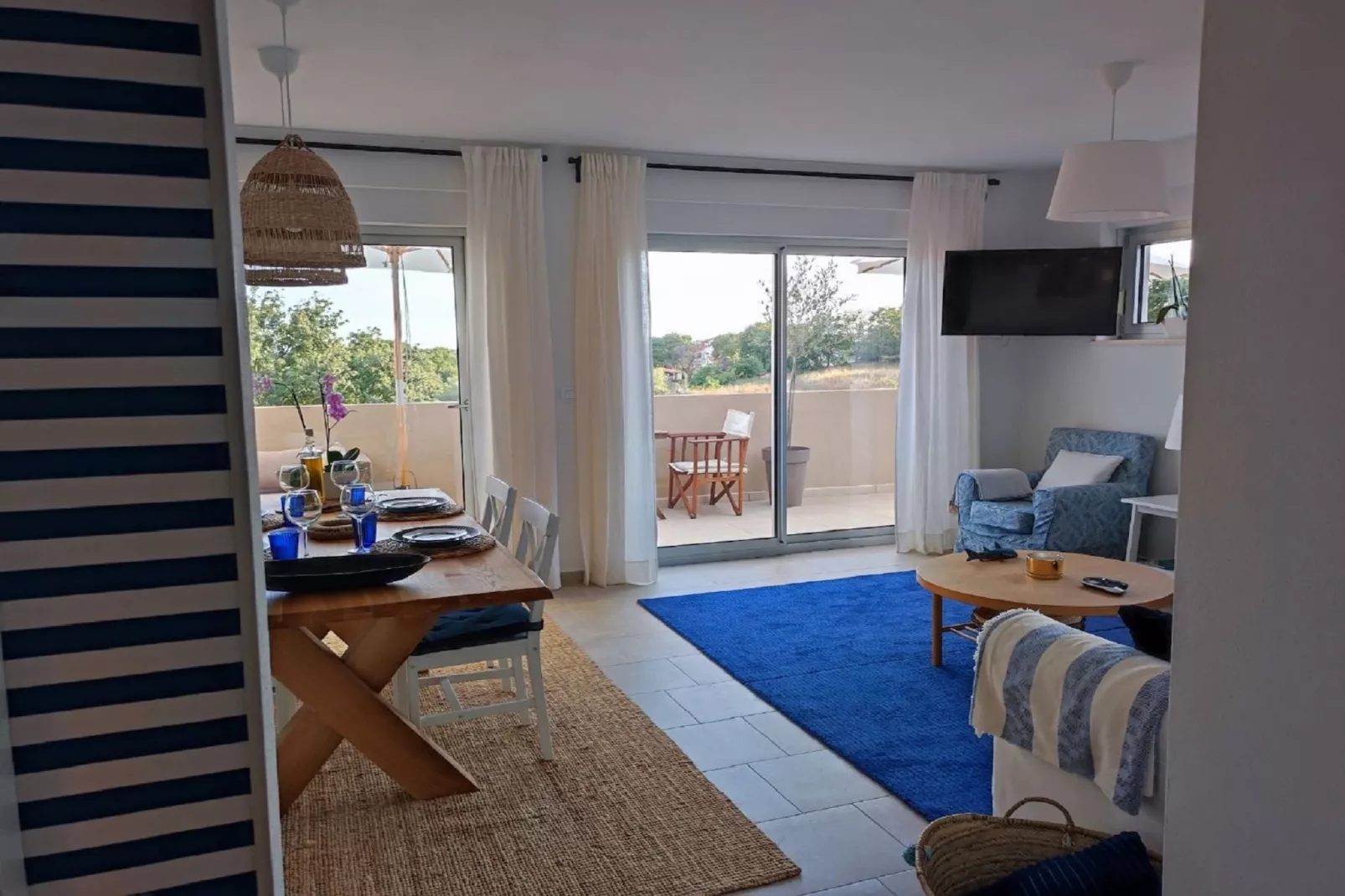 SALT Apartment - One Bedroom Apartment with Terrace and Sea View-Woonkamer