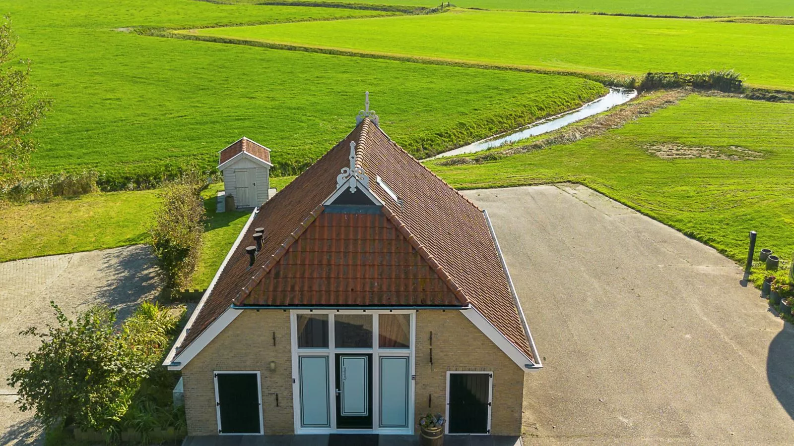 Het Koetshuis-Buitenkant zomer