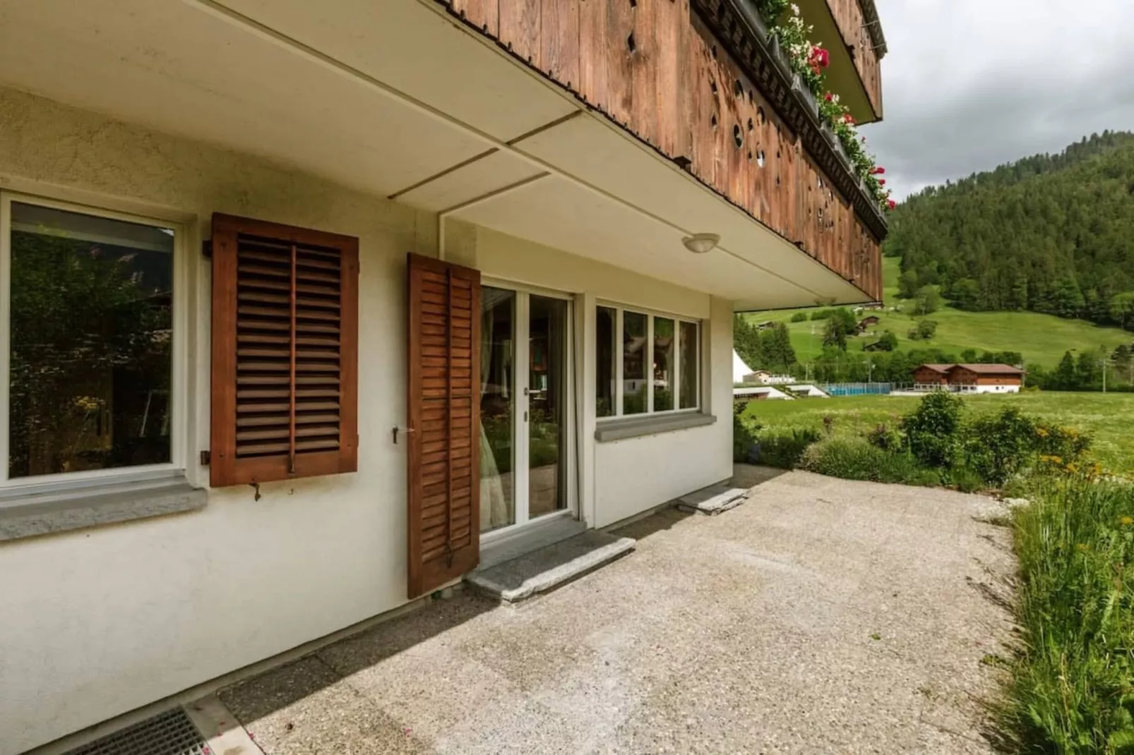 Gstaad Luxurious flat with terrace & stunning views-Terrasbalkon