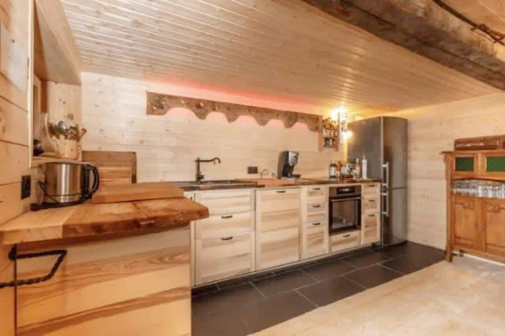 Alps Chalet for Big Group with Sauna & Yoga Terrace-Keuken