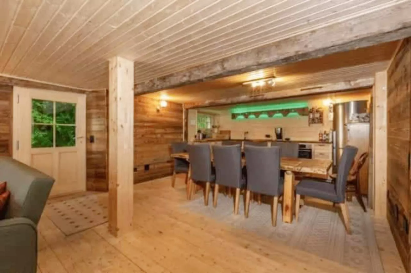 Alps Chalet for Big Group with Sauna & Yoga Terrace-Eetkamer