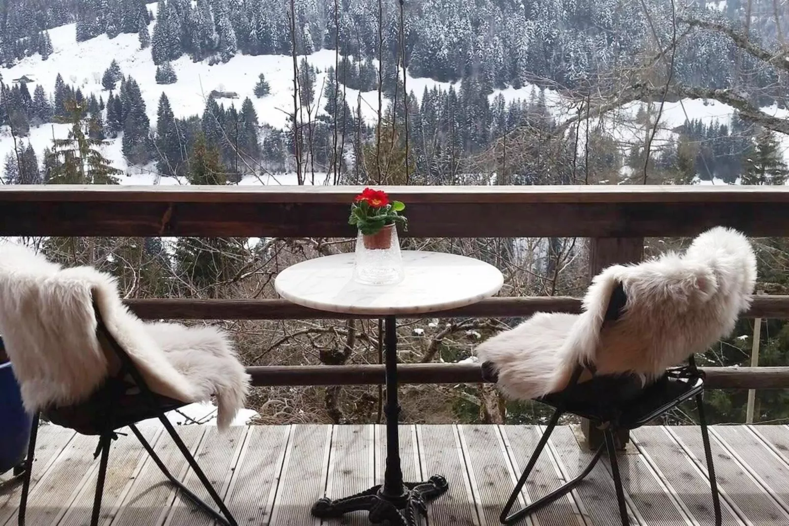 Gstaad Paradise View Chalet with Outdoor Jacuzzi-Uitzicht winter