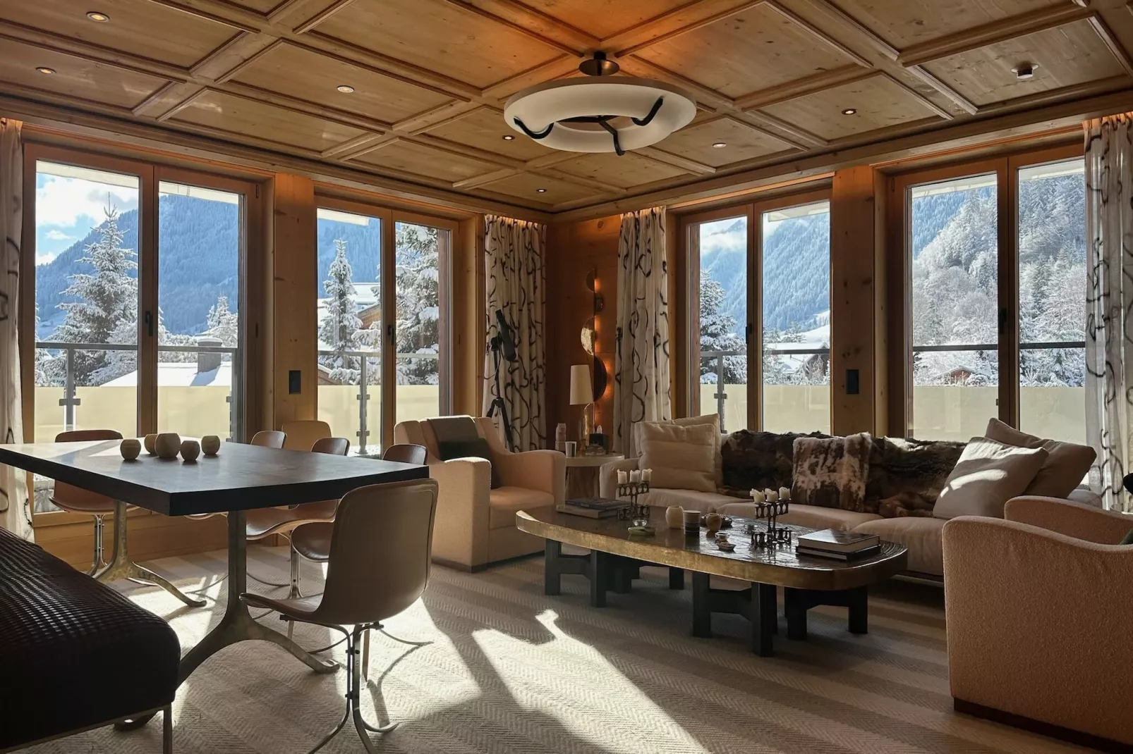 Luxurious Alpine Flat With Hotel Amenities-Woonkamer