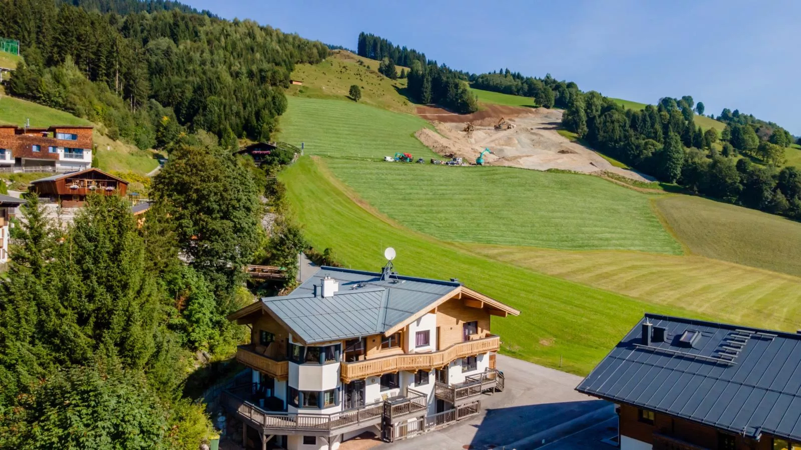 Panoramablick Ski in - Ski out-Buitenkant zomer