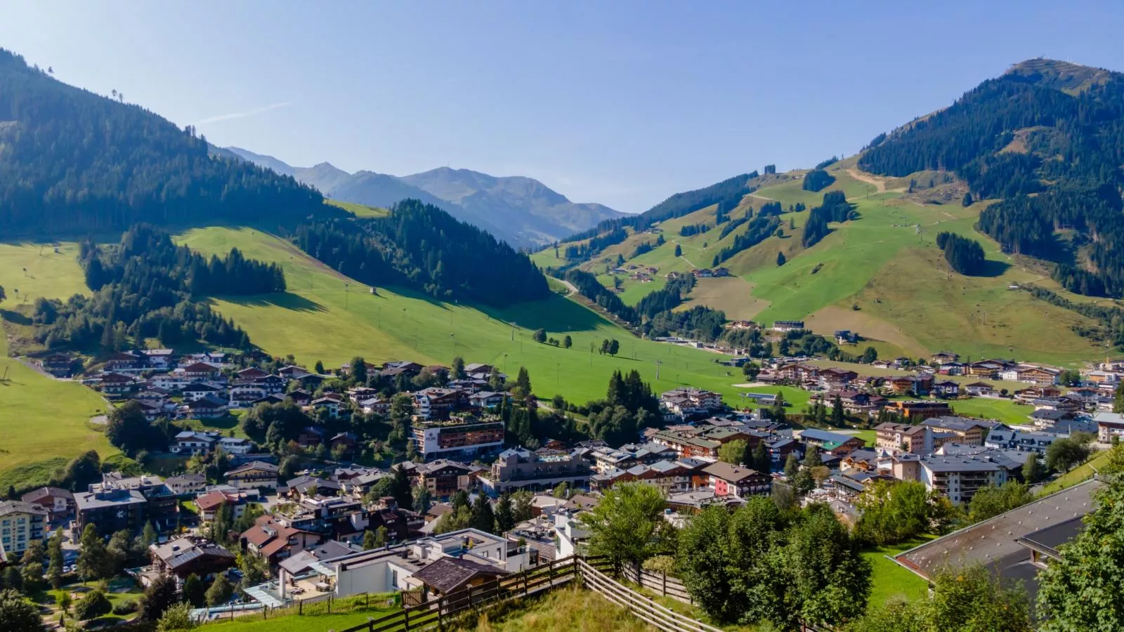 Panoramablick Ski in - Ski out-Uitzicht zomer