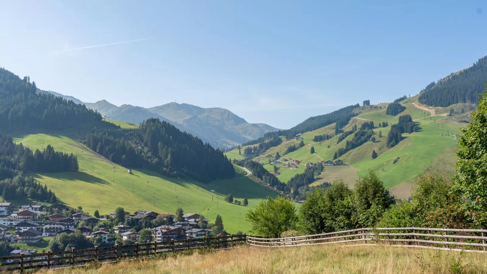 Panoramablick Ski in - Ski out-Uitzicht zomer