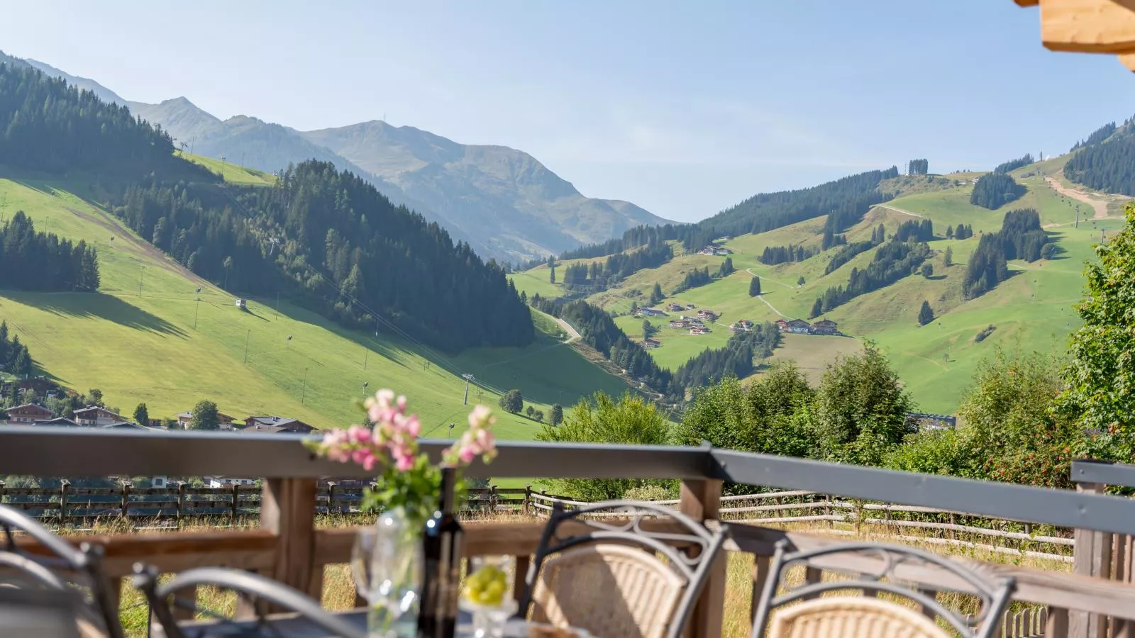 Panoramablick Ski in - Ski out-Uitzicht zomer