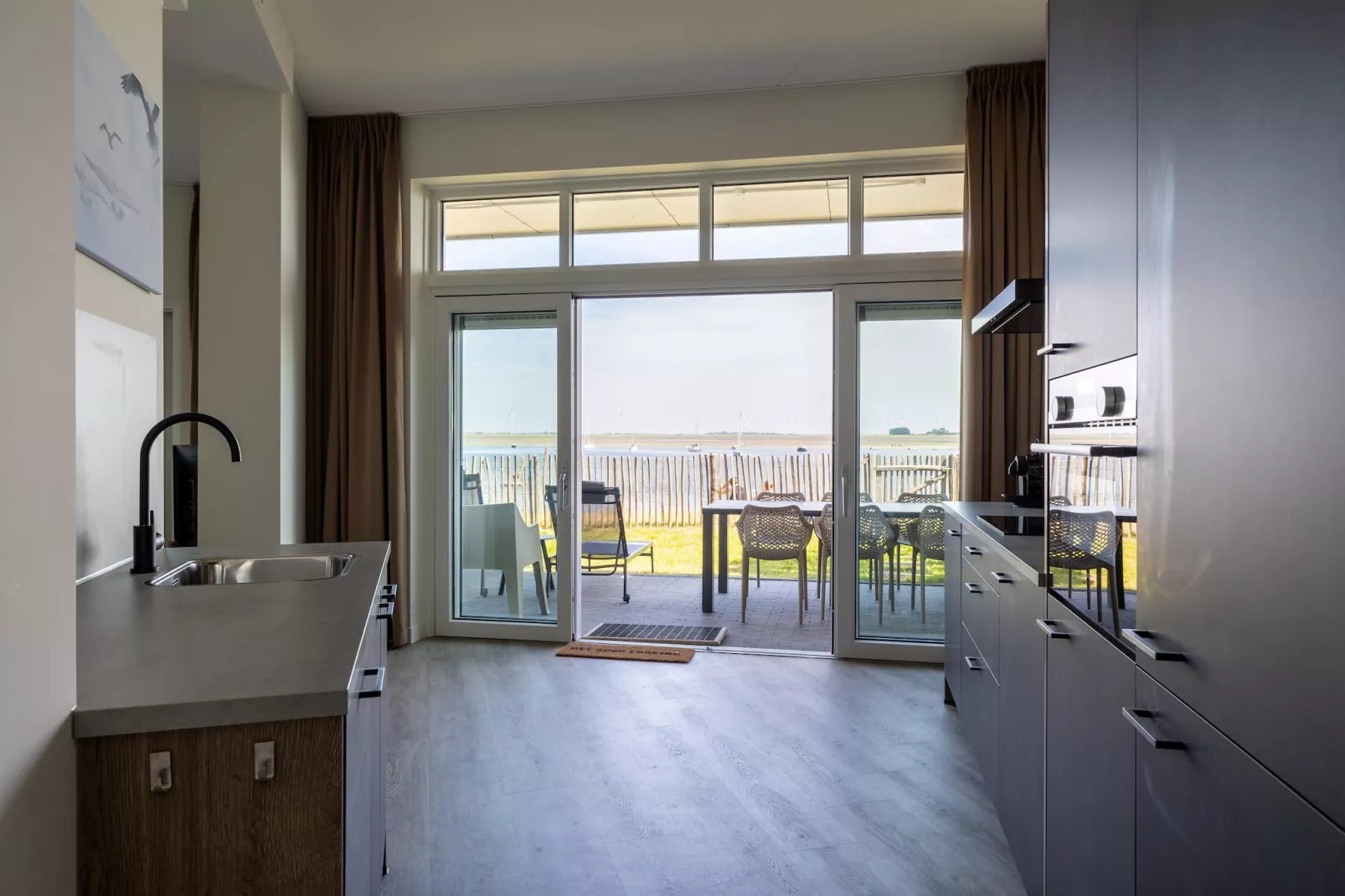 Luxe appartement Vista Maris 'Laguna Beach House' - Havenweg 8-32  Sint-Annaland Oosterschelde-Keuken