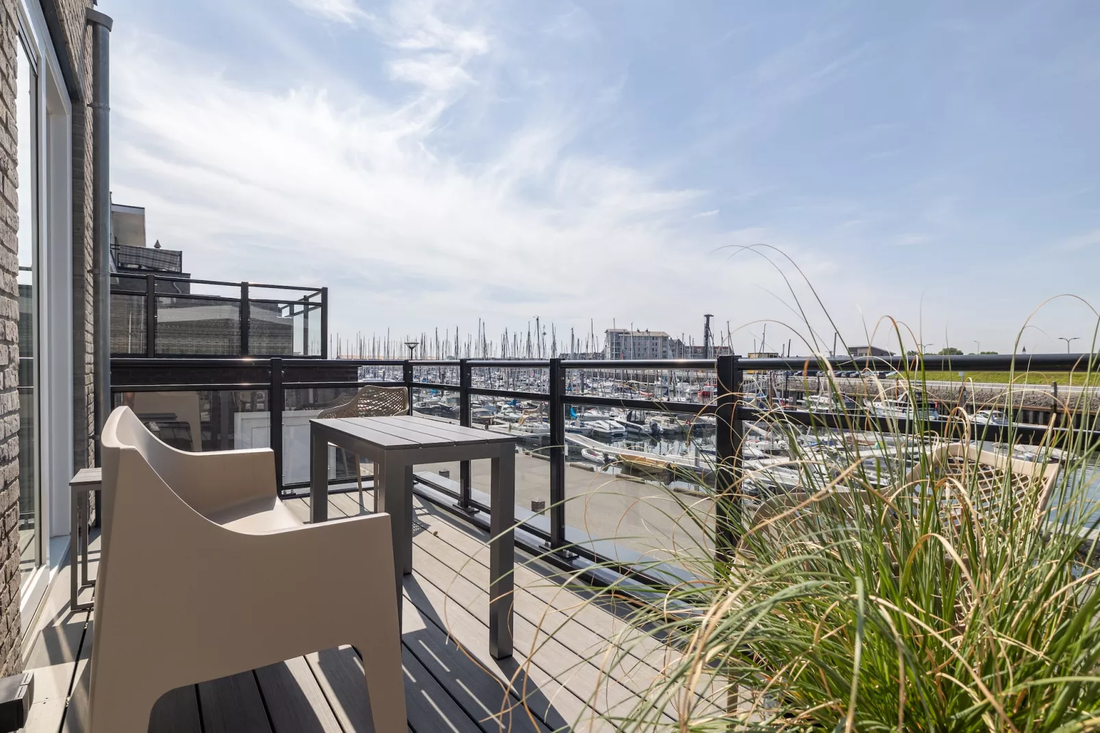 Luxe appartement Vista Maris 'Laguna Beach House' - Havenweg 8-32  Sint-Annaland Oosterschelde-Terrasbalkon