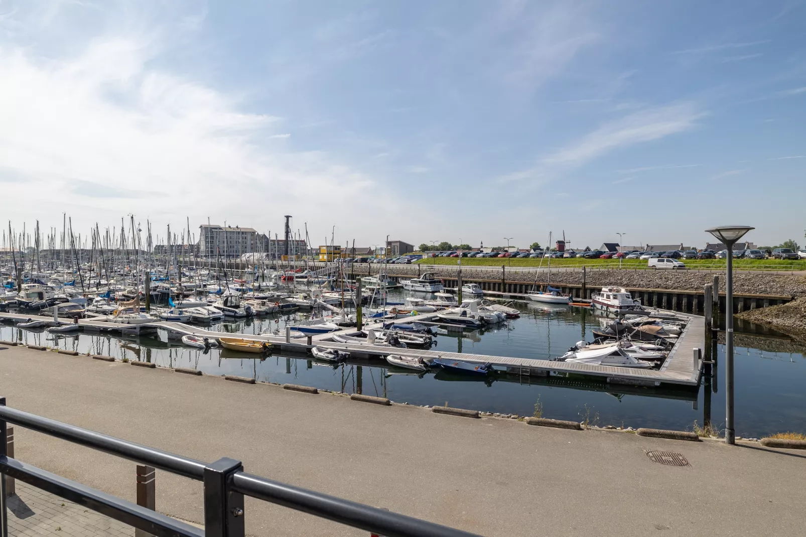 Luxe appartement Vista Maris 'Laguna Beach House' - Havenweg 8-32  Sint-Annaland Oosterschelde-Terrasbalkon