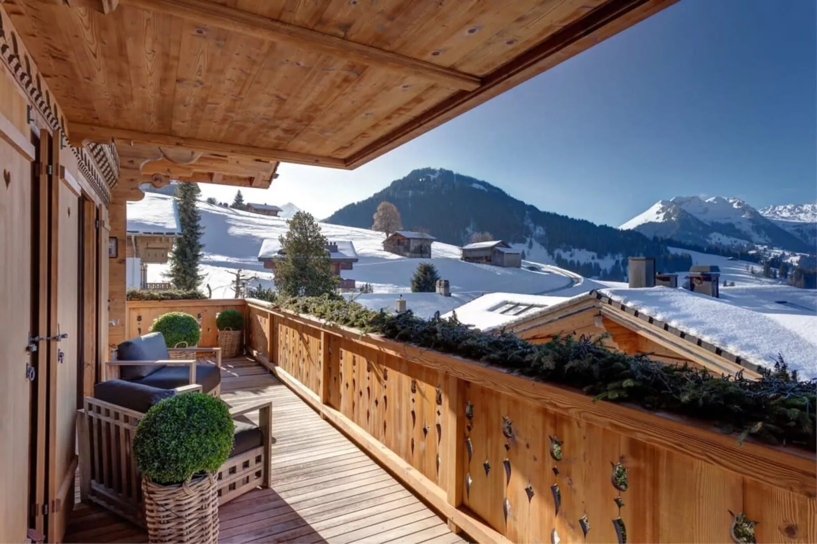 Private Pool & Spa Chalet with Stunning Views-Terrasbalkon