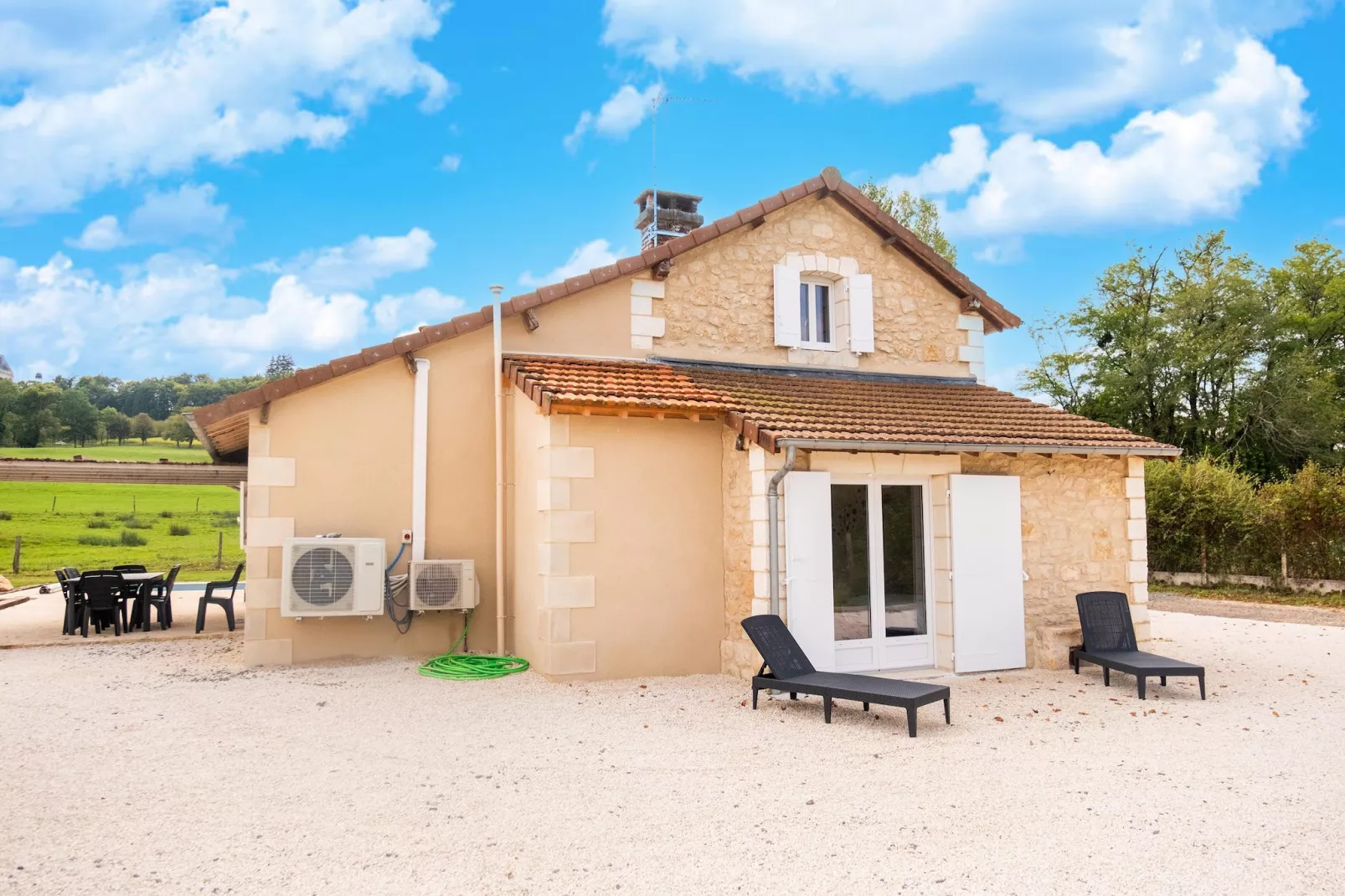 Maison typique vue sur le château d'Hautefort 8 pax