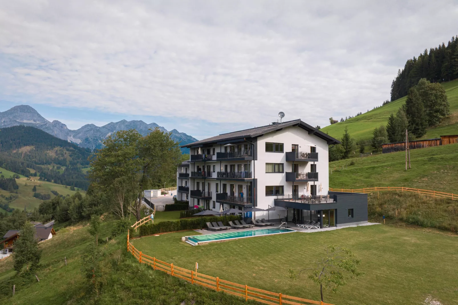 Hideaway Dachstein West 5-Buitenkant zomer