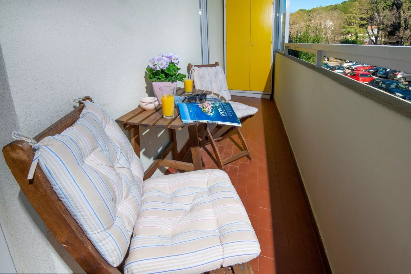 Apartment Point - Two Bedroom Apartment with Balcony-Terrasbalkon