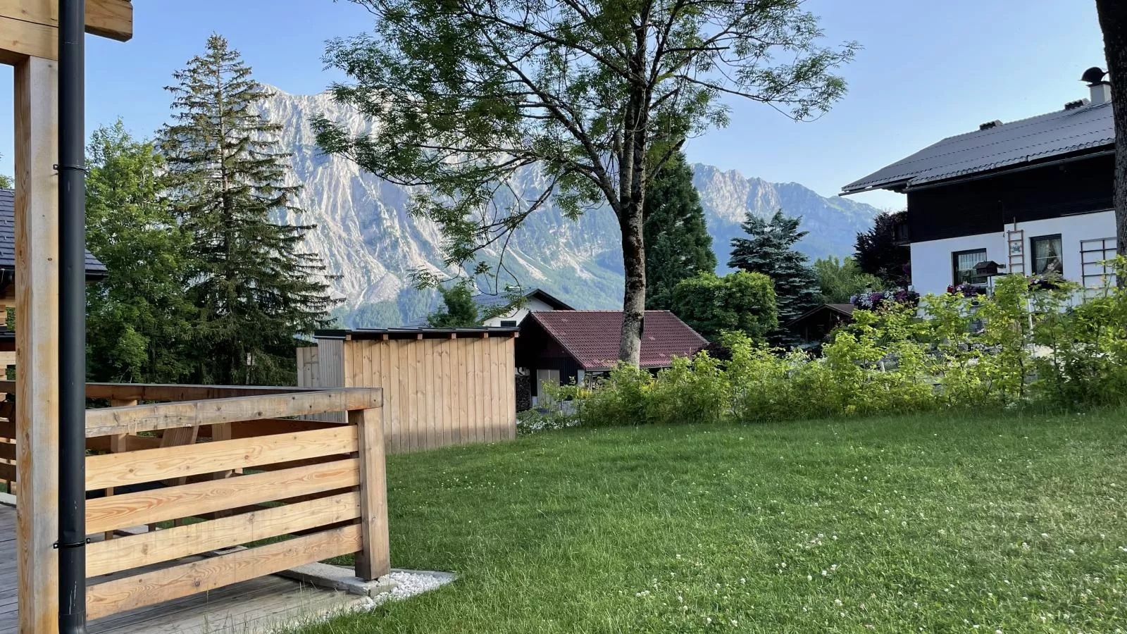 Holzchalet Tauplitz-Tuinen zomer