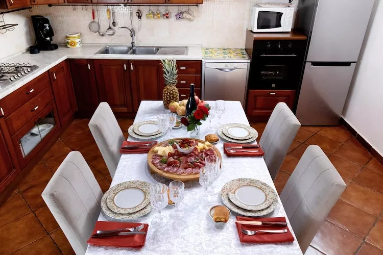 Holiday home Castiglione di Sicilia-Villa Jelú ex Villa Maria-Keuken