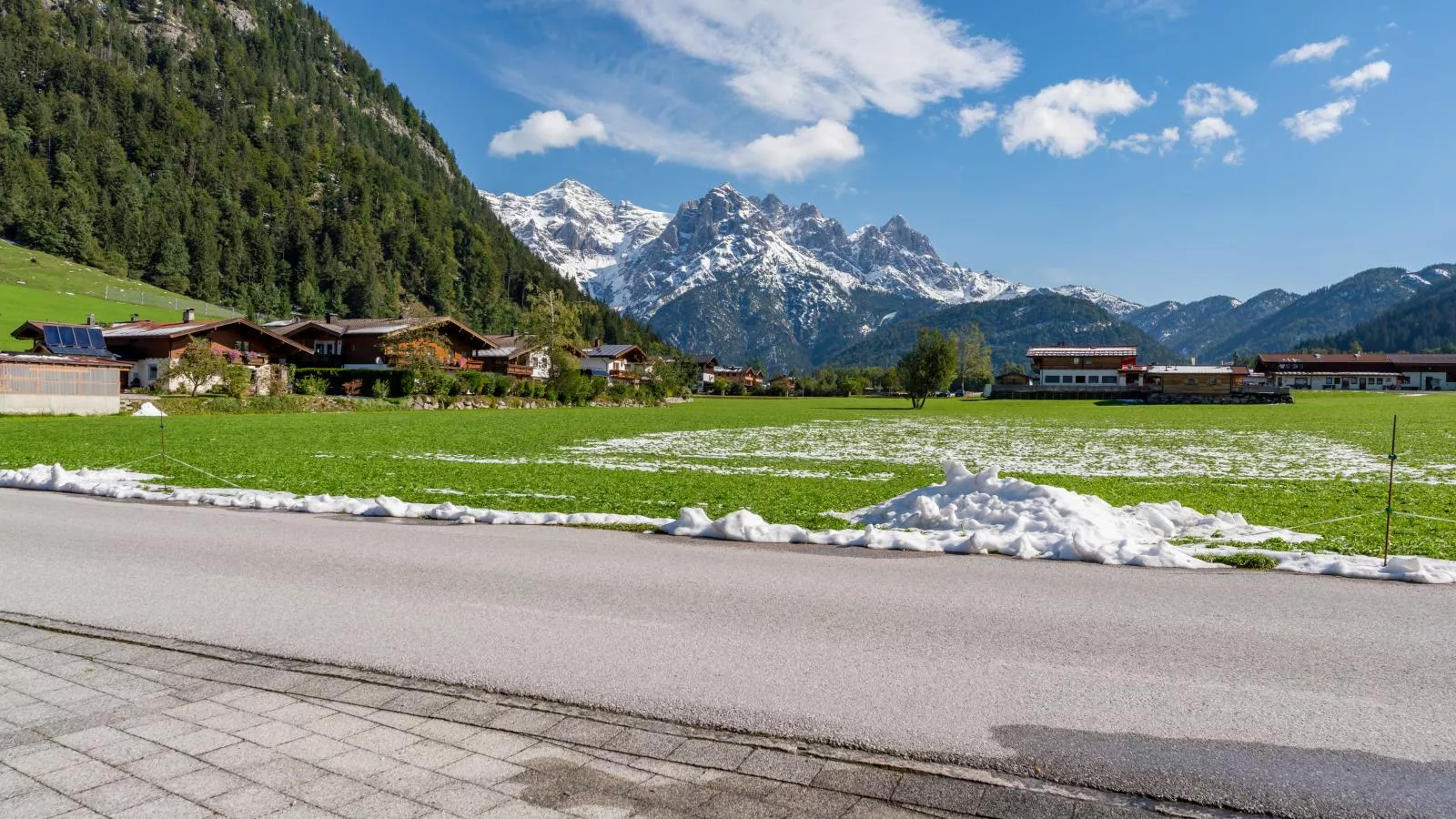 Maxima II - Ski in - Ski Out-Uitzicht zomer