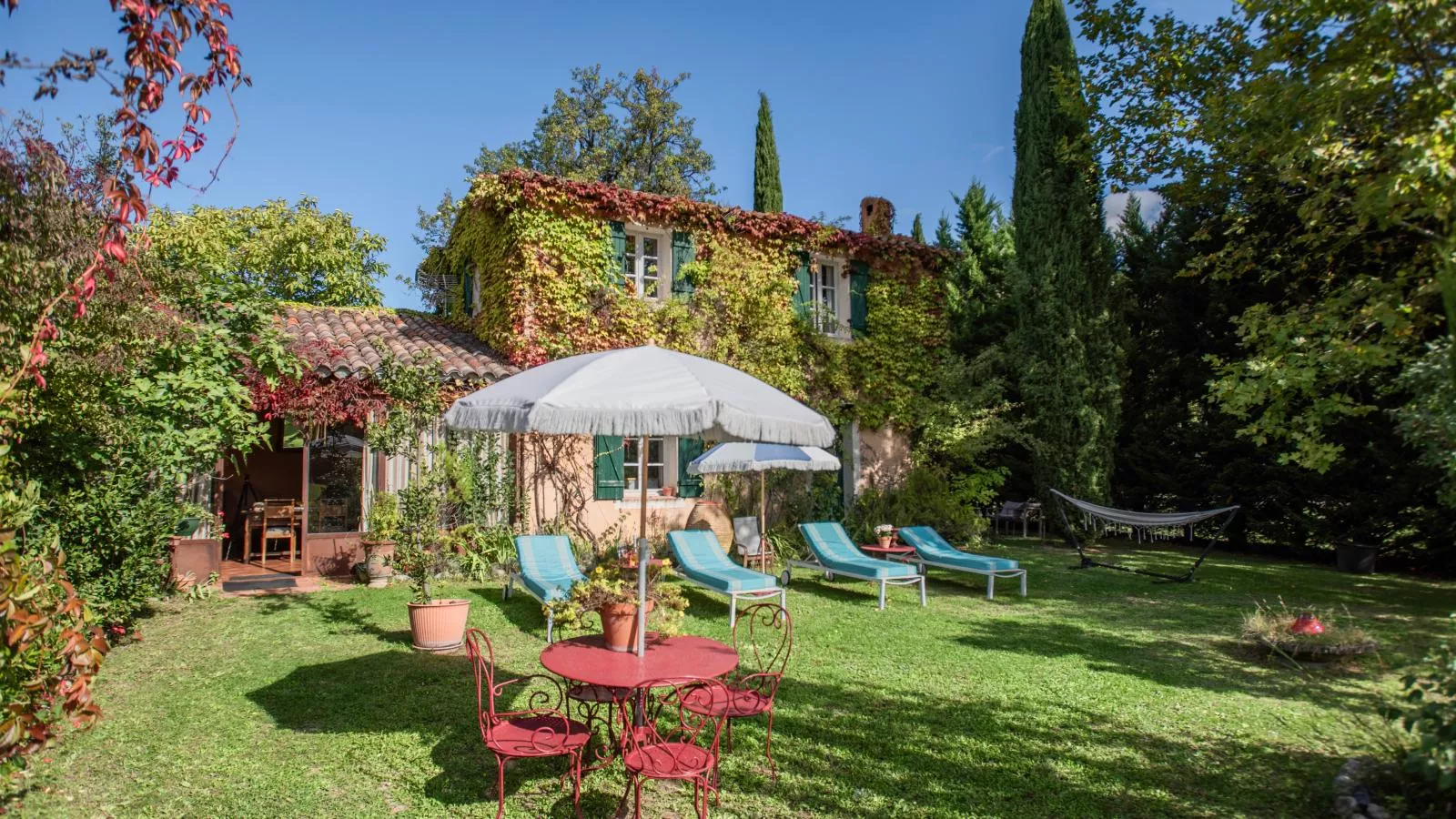 La petite maison de la ferme rose-Tuinen zomer