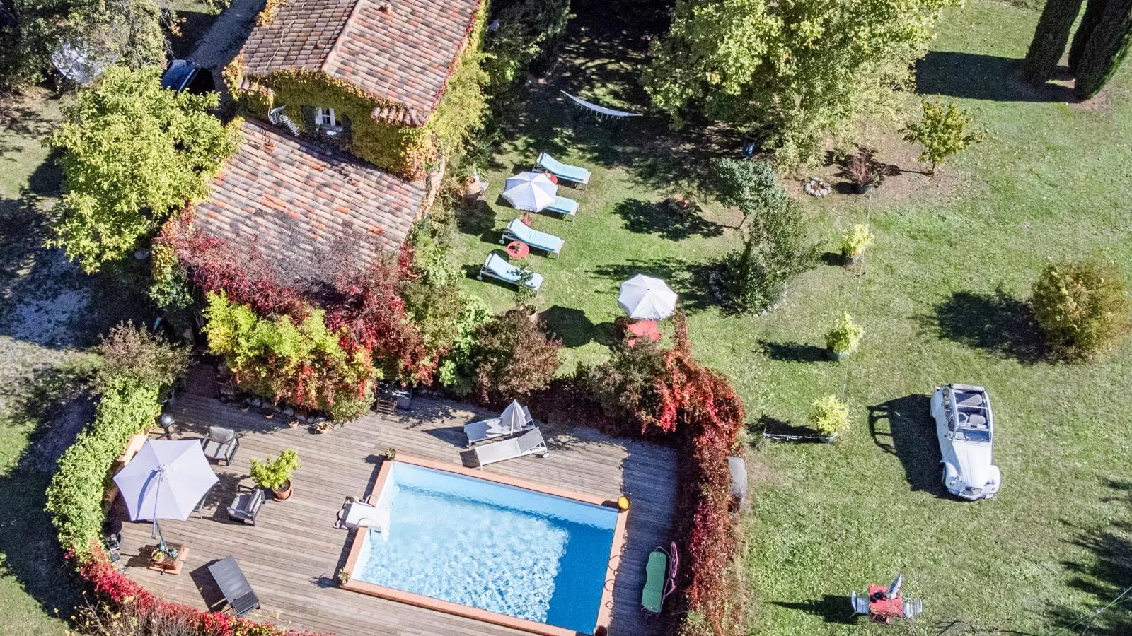 La petite maison de la ferme rose-Buitenkant zomer