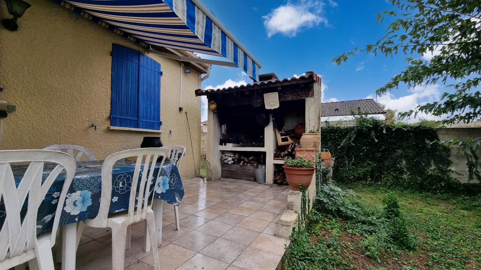 Les Volets Bleus-Terrasbalkon