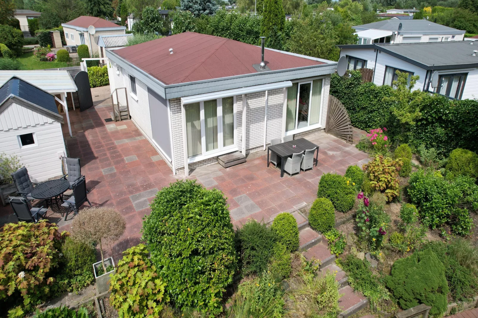 Fijne bungalow in Makkum-Buitenkant zomer