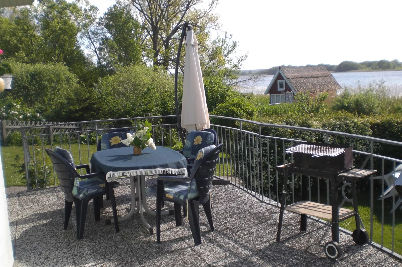 Das Haus Am See mit Kamin und eigenem Boot-Terrasbalkon