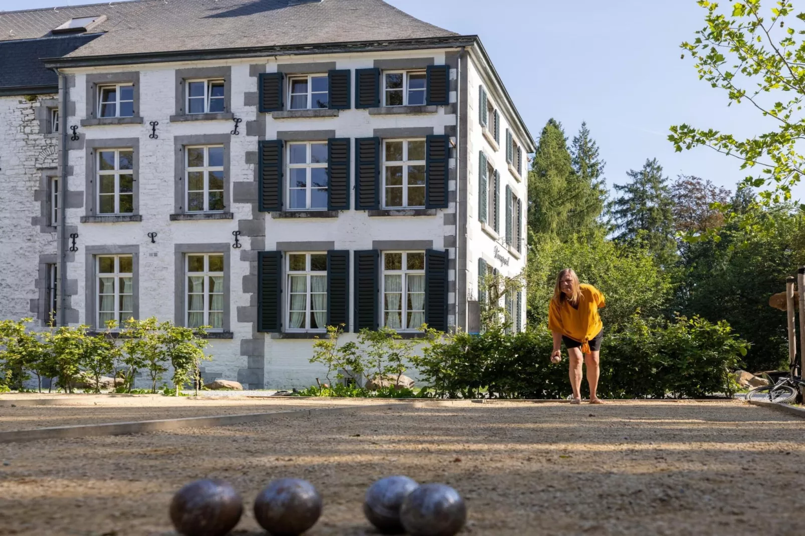 Studio voor twee Domaine Château Dieupart-Buitenkant zomer