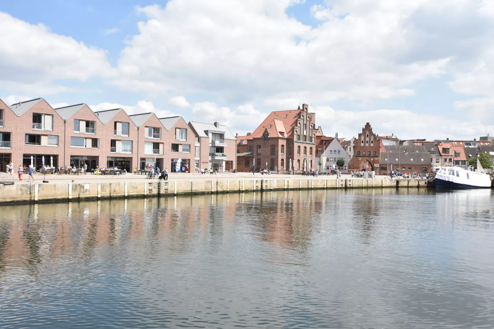 Schifferhus Hafen-Buitenkant zomer