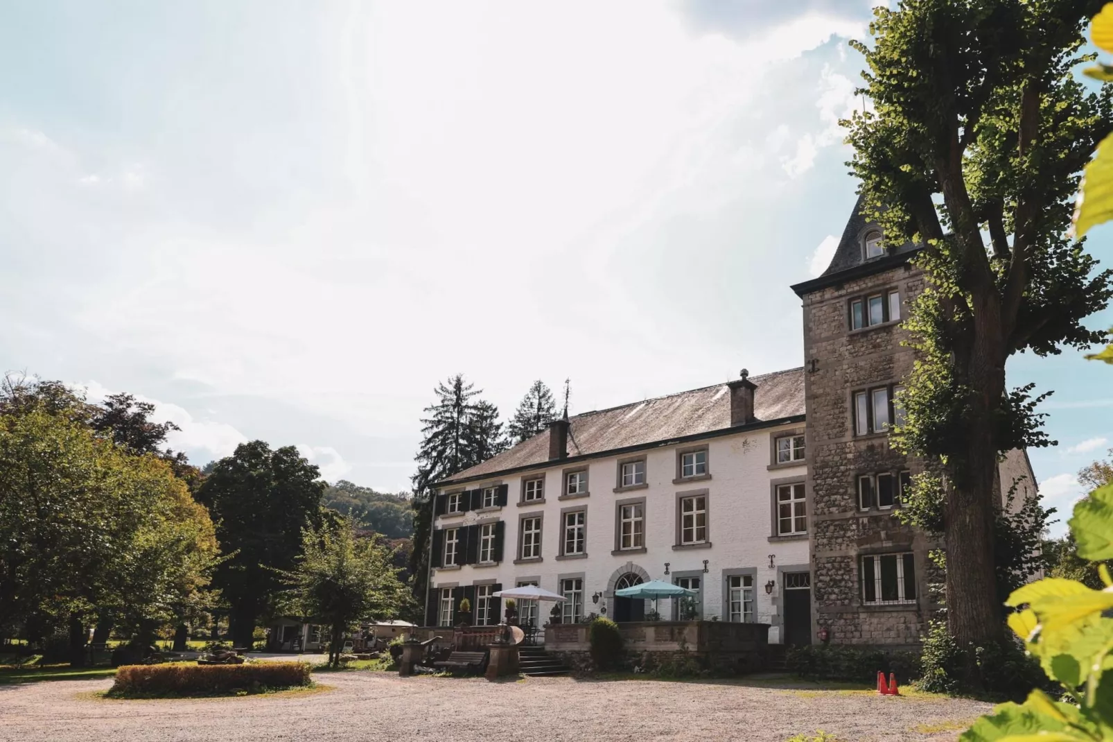 Appartement voor vier Domain Château Dieupart-Buitenkant zomer